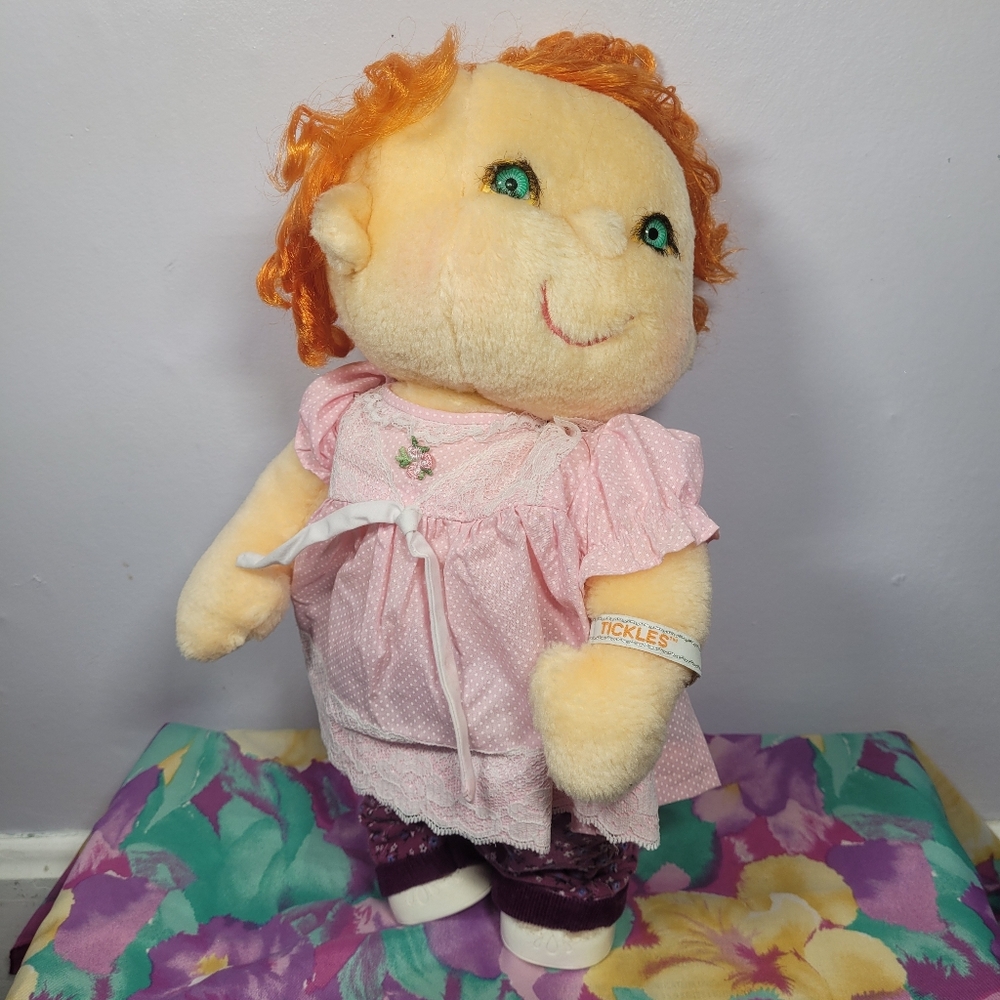 Vintage 1985 Kenner Hugga Bunch Tickles Red Hair Plush Doll